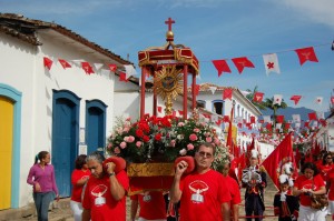 Festa do Divino em Paraty - Procissão com o andor do Resplendor - Foto: Ricardo Gaspar