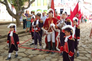 Menino Imperador e seus vassalos na Festa do Divino em Paraty - Foto: Ricardo Gaspar