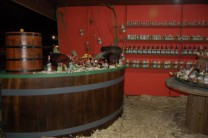 Festival da Cachaça de Paraty. Imagem de balcão de quisque montado na edição de 2012 do festival