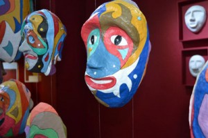As máscaras do mestre Natalino: tradição - Foto: Claudia Ferraz
